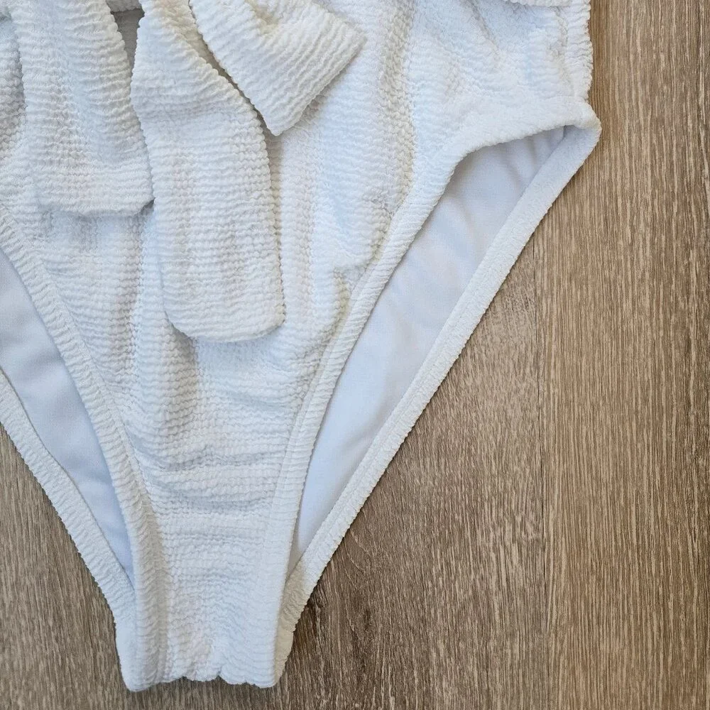 Lulus Sunny Day Babe White Halter One Piece Swimsuit Sz XS New Without Tags $59